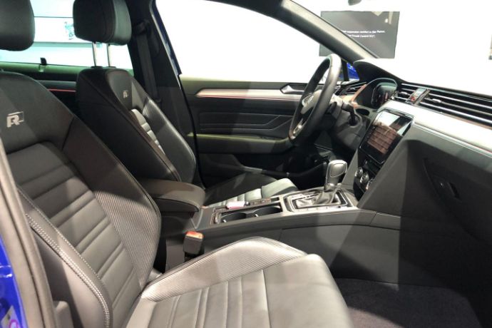 2019-VW-Passat-R-Line-Volkwagen-Passat-GTE-der-neue-Passat-Jens-Stratmann-11.jpg