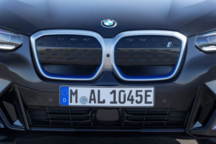 Der BMW iX3 basiert rein technisch immer noch auf einem fossil angetriebenen Konzept!<br/>