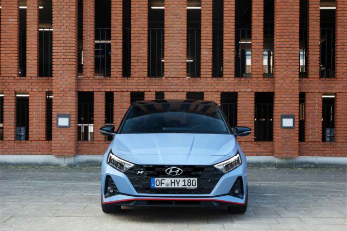 Der Hyundai i20 N fährt mit einer sportlichen Optik vor und hält das, was das Design verspricht!