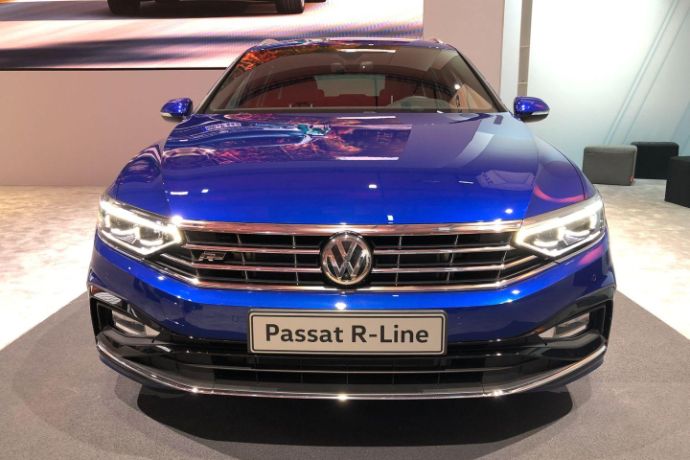 2019-VW-Passat-R-Line-Volkwagen-Passat-GTE-der-neue-Passat-Jens-Stratmann-8.jpg