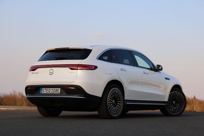 mercedes-benz-eqc-400-fahrbericht-test-review-probefahrt-design-innenraum-kofferraum-fahreindruck-verbrauch-kosten-rv24-drive-check-jens-stratmann-06.jpg