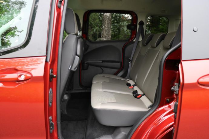 2019-Ford-Tourneo-Courier-Fahrbericht-Test-Review-10.jpg