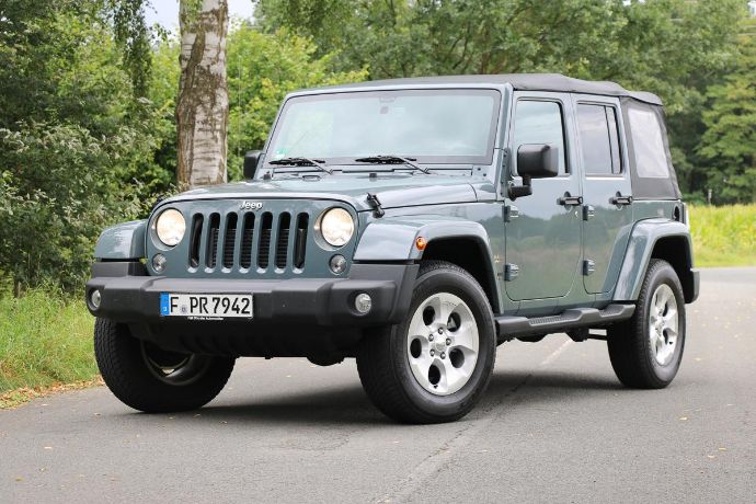 jeep-wrangler-unlimited-sahara-jens-stratmann-2.jpg