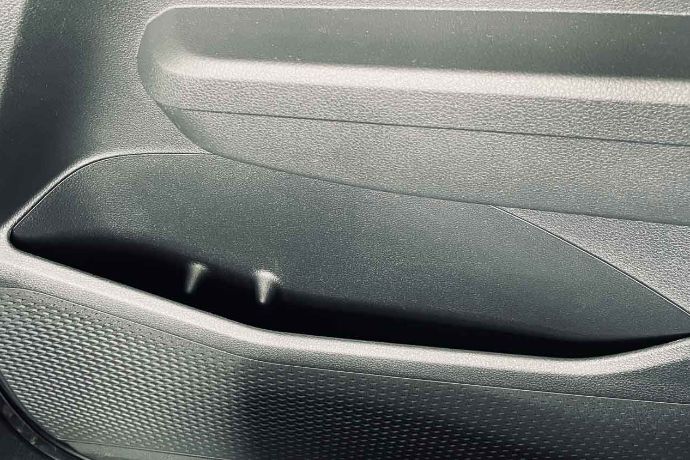 Ausreichend Ablagefl&auml;chen gibt es im VW Caddy vorne sowie hinten.<br/>