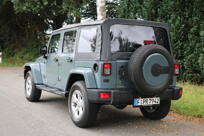 jeep-wrangler-unlimited-sahara-jens-stratmann-13.jpg