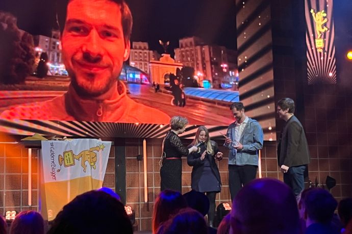 „Lohnt sich das?“ Ganz offensichtlich! Zumindest für das Team des Bayerischen Rundfunks. Es nahm einen Goldenen Blogger in der Kategorie Journalismus mit nach Hause. Das Team von „Lohnt sich das?“ begleitet Menschen im Berufsalltag und zeigt, in welchen Berufen was verdient werden kann. Foto: Marietheres Wichmann