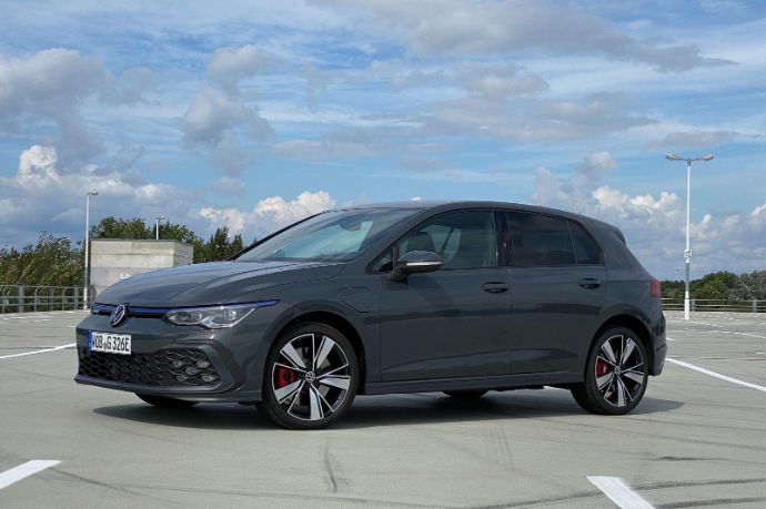 VW-Golf-8-GTE-Fahrbericht-Test-Review-Kaufberatung-Vergleich-VW-Golf-8-eHybrid-Jens-Stratmann-RV24-Drive-Check-11.jpg