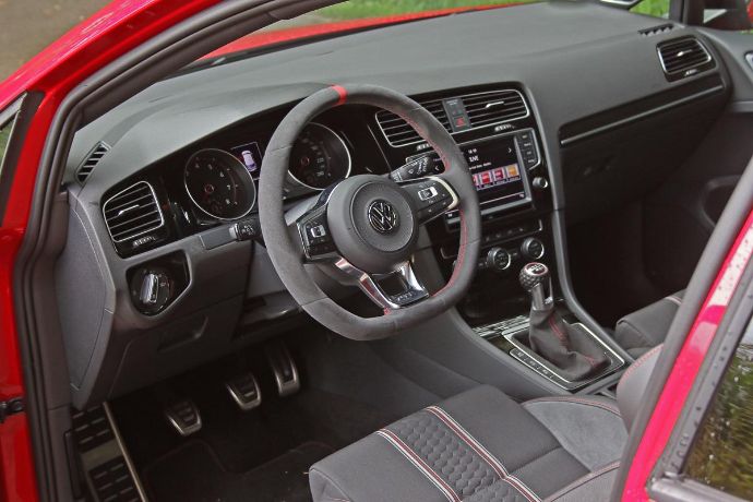 vw-golf-7-gti-clubsport-jens-stratmann-19.jpg