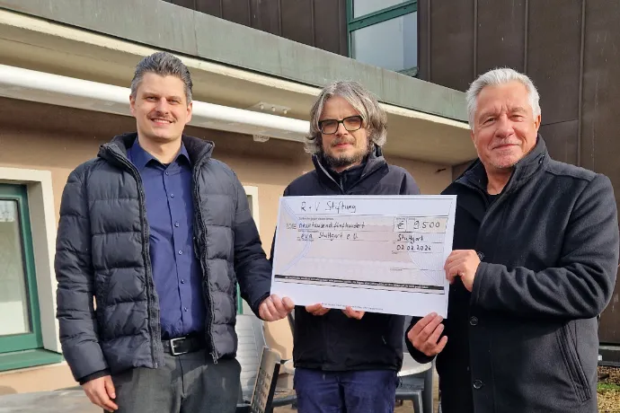 (v.l.) Magnus F. Weik (R+V), Clemens Matern (Verein eva Stuttgart) und Michael Lukas (R+V)