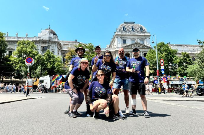 In Wien setzten R+V-ler beim CSD ein Zeichen für Vielfalt und Inklusion.
