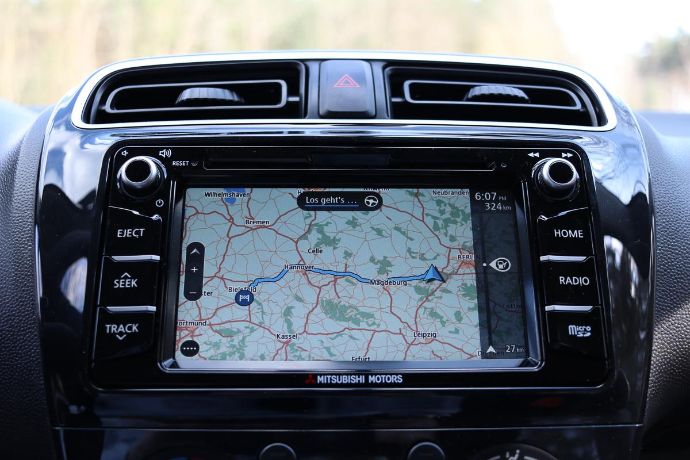 2016-Mitsubishi-Space-Star-mit-grossem-Infotainmentsystem-2.jpg