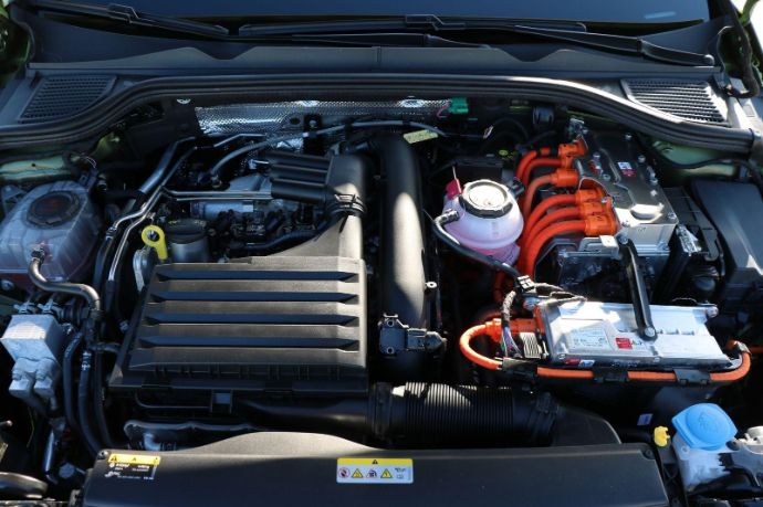 VW-Golf-8-eHybrid-Fahrbericht-Test-Review-Kaufberatung-Vergleich-VW-Golf-8-GTE-Jens-Stratmann-RV24-Drive-Check-13.jpg