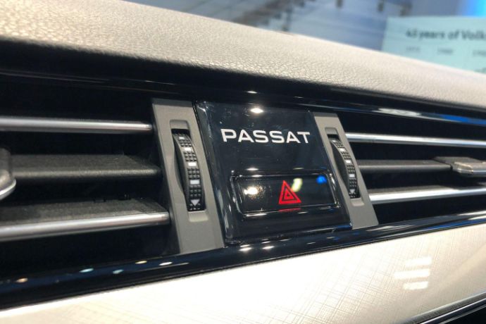 2019-VW-Passat-R-Line-Volkwagen-Passat-GTE-der-neue-Passat-Jens-Stratmann-6.jpg