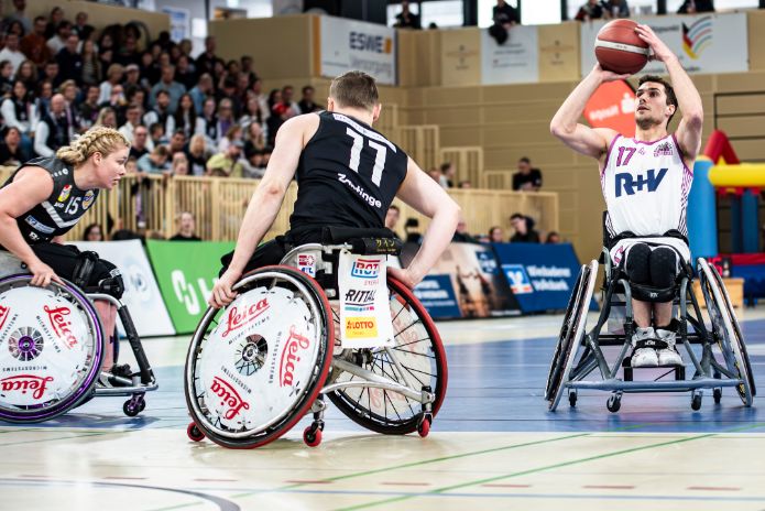 Rollstuhlteam der Rhine River Rhinos auf dem Spielfeld