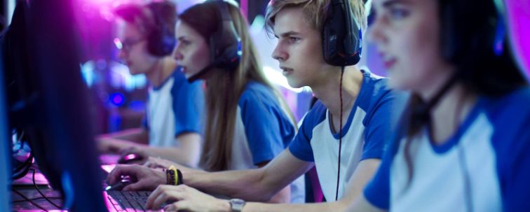 esports-istock-841136006.jpg