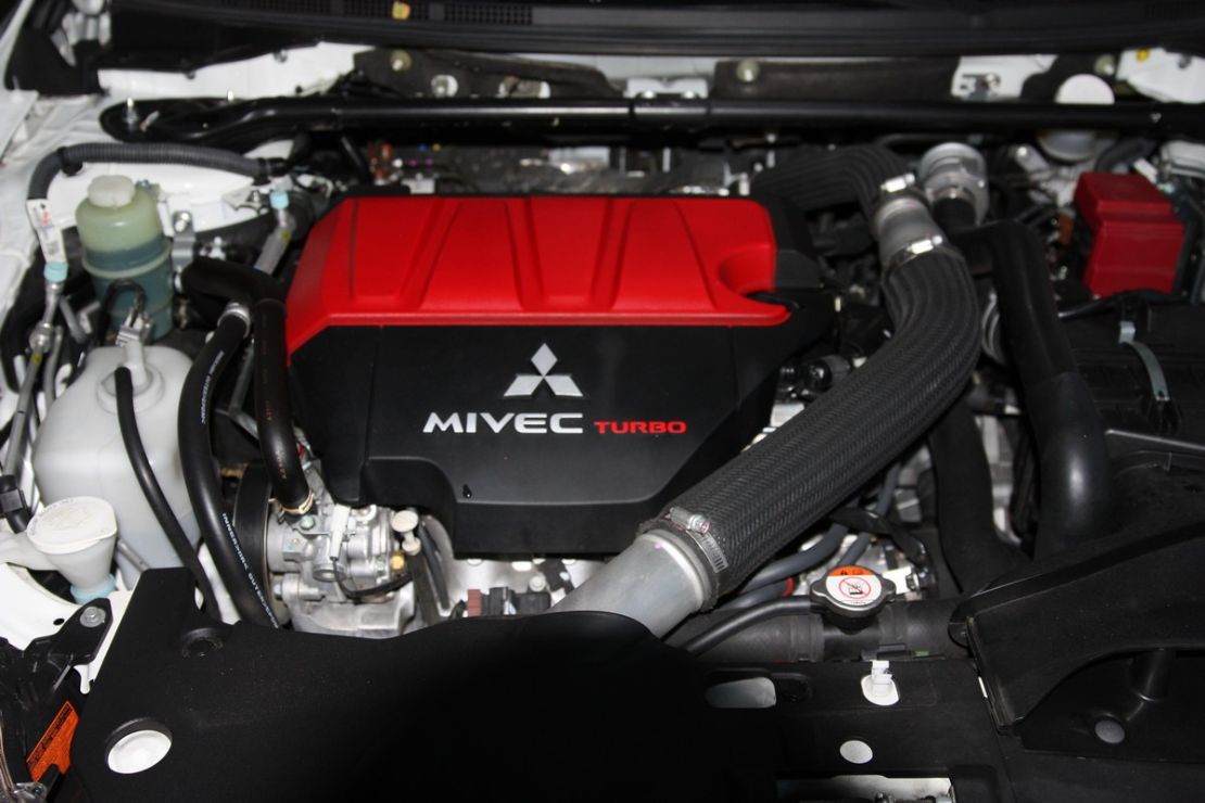 mitsubishi-lancer-evo-x-motor-domstrebe-turbo-mivec