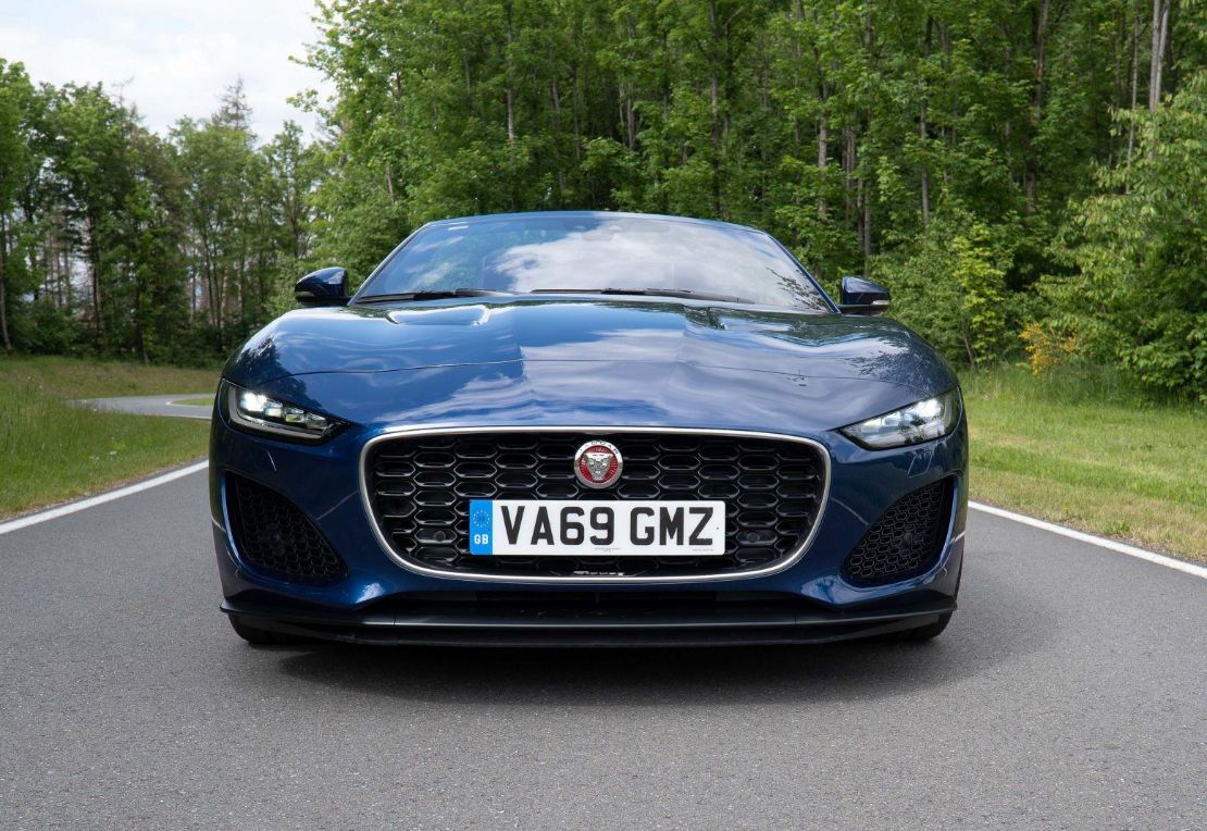 Jaguar F-Type Cabriolet im R+V Drive Check