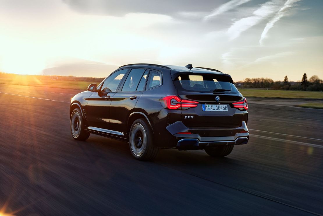 Neu: Das ist das BMW iX3 Facelift | IAA Mobility 2021 Europapremiere
