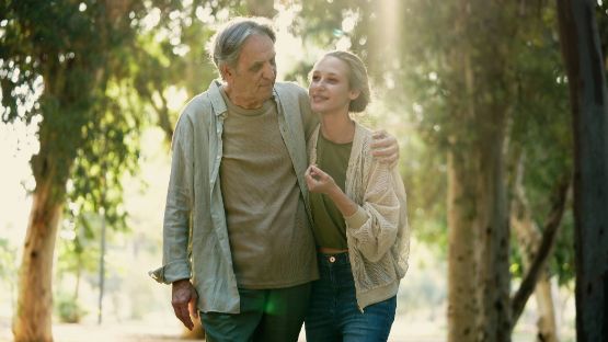 Ein Spaziergang im Freien zur Vorbeugung von Altersdepression