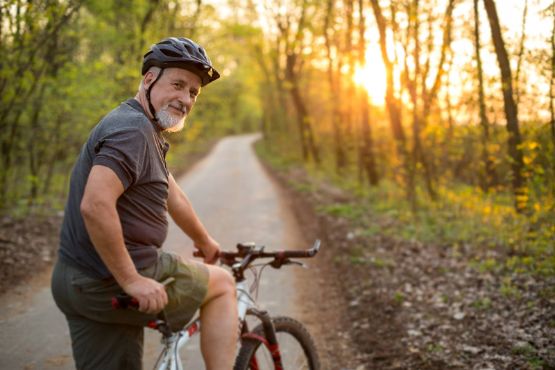 Mann auf Fahrrad