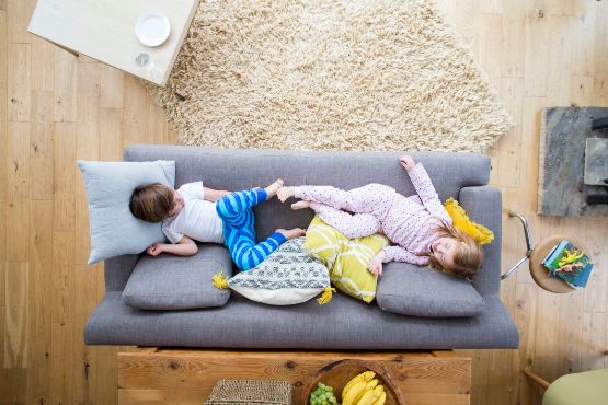 rauchmelder-pflicht-kinder-im-wohnzimmer.jpg