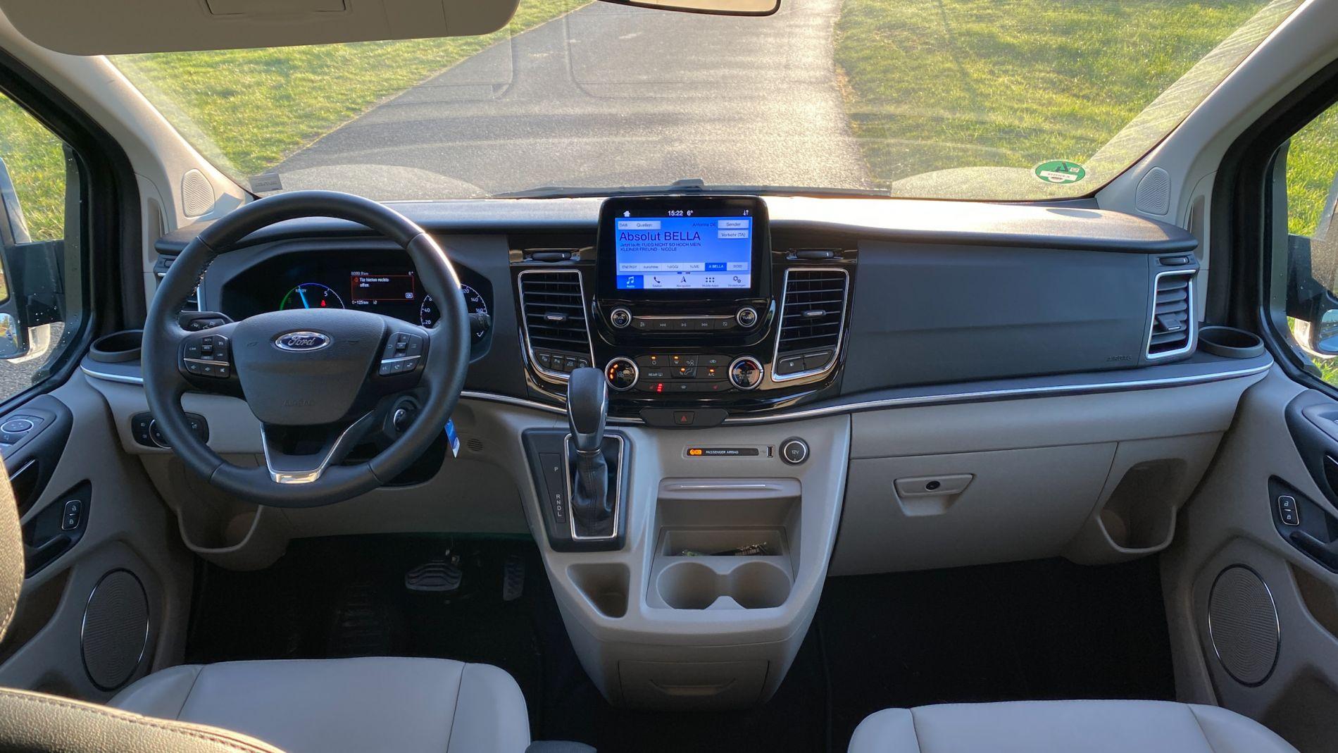 Ford Tourneo Custom PHEV Blick in den Innenraum