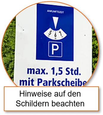 Hinweisschild mit Aufschrift: max. 1,5 Std. mit Parkscheibe