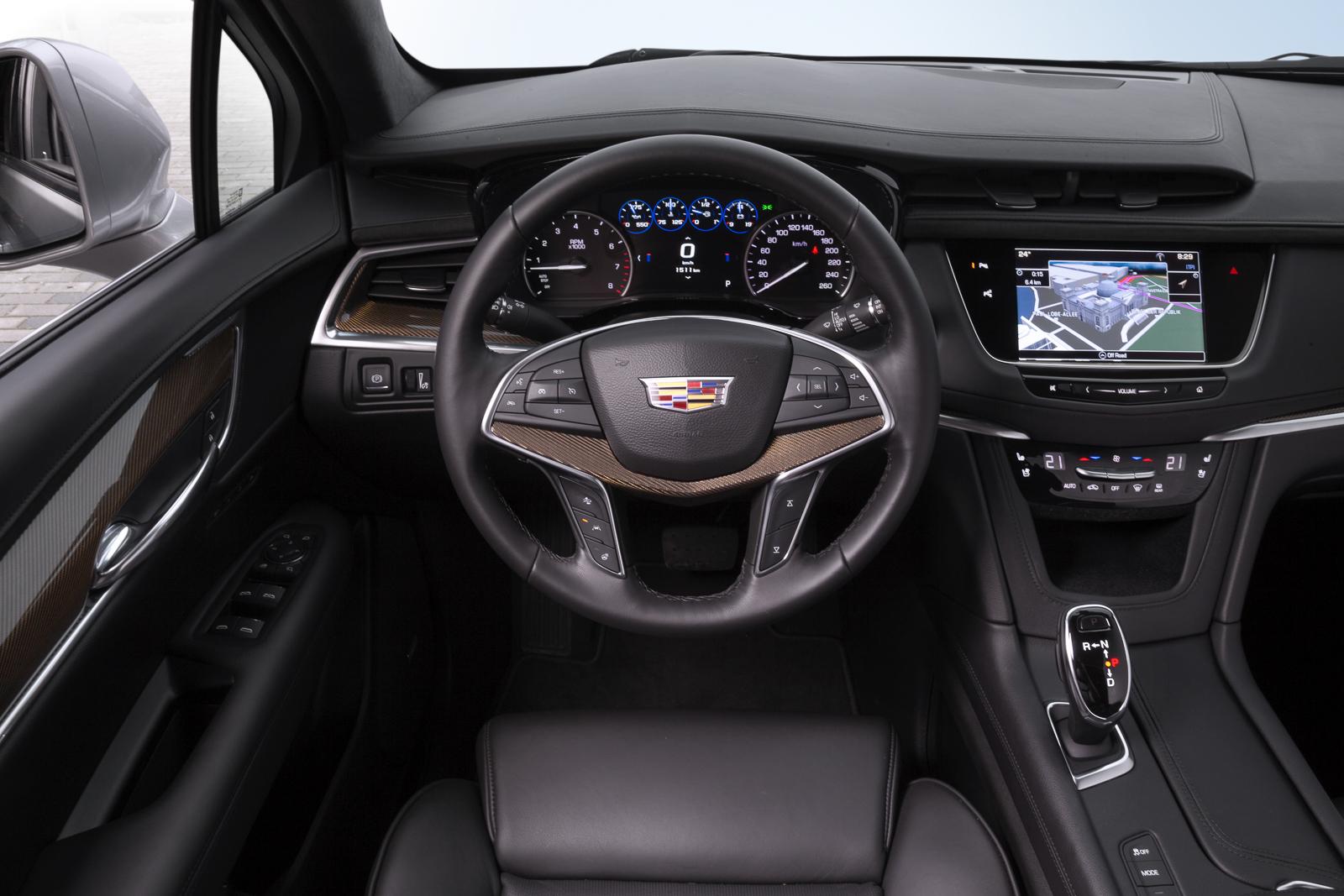 Cadillac XT5 Innenraum mit Infotainmentsystem & Head-up Display