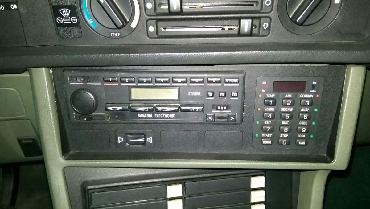 BMW Radio aus den 80ern