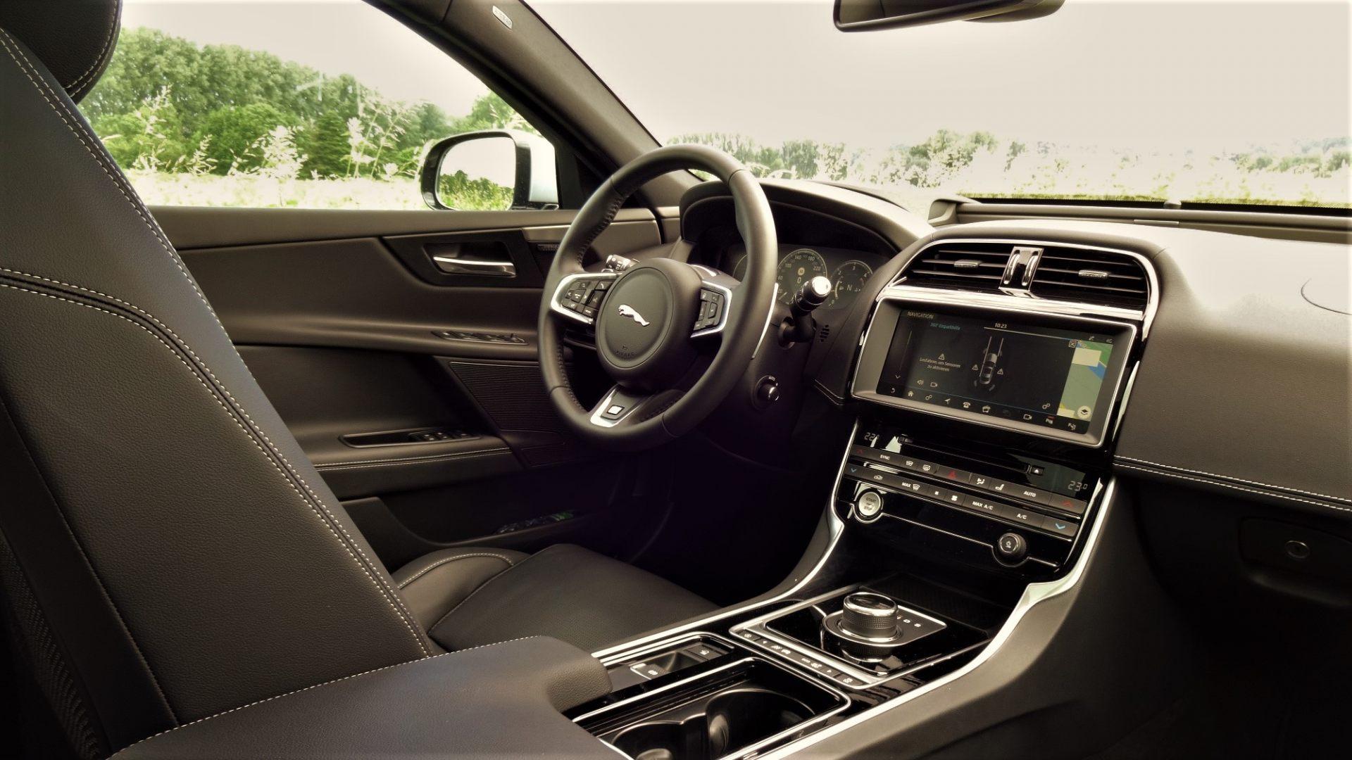 Jaguar XE 25d Innenraum