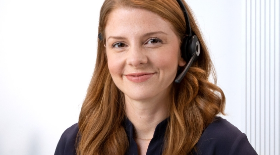 Beraterin mit Headset