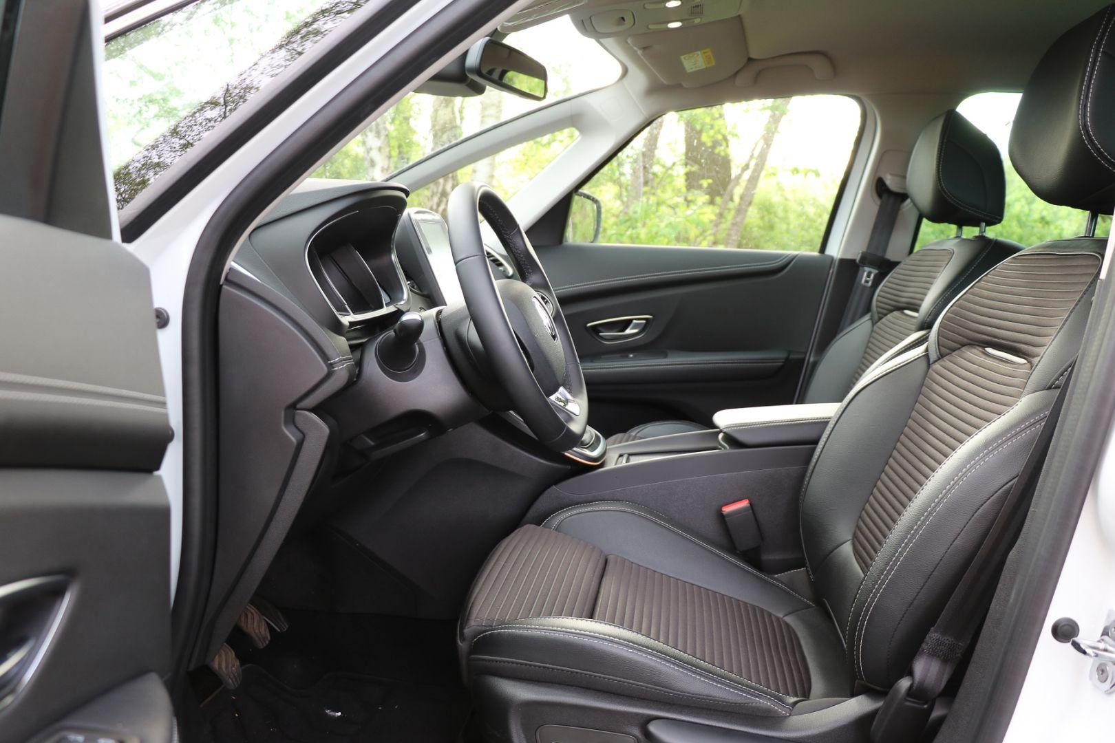 Die verstellbare Mittelarmlehne ist nur ein Gimmick, der Renault bietet noch mehr!