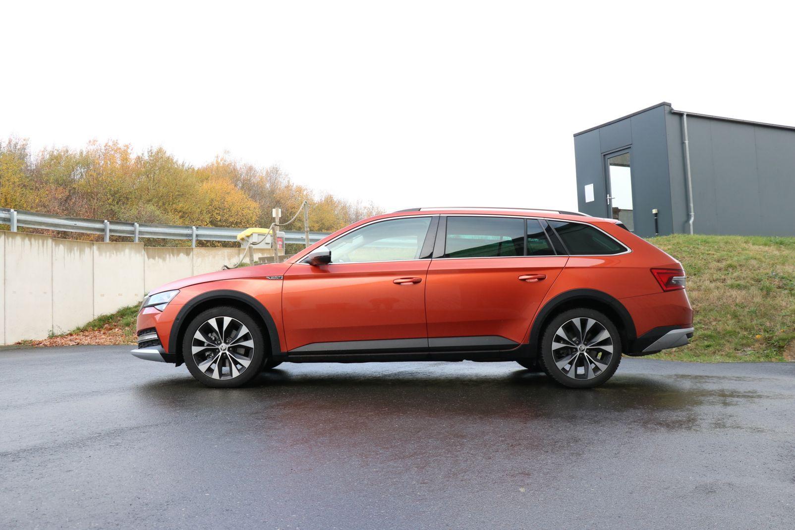 Skoda Superb Scout Seitenansicht