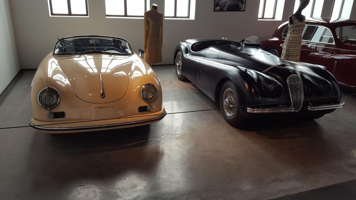 Porsche 356 neben Jaguar XK120