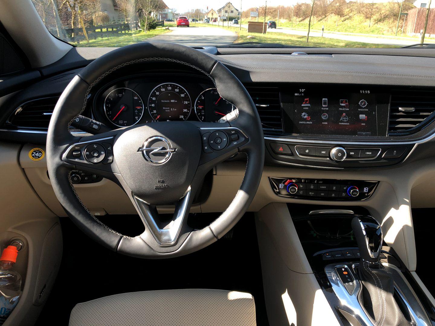 2018 Opel Insignia Country Tourer Innenraum Check