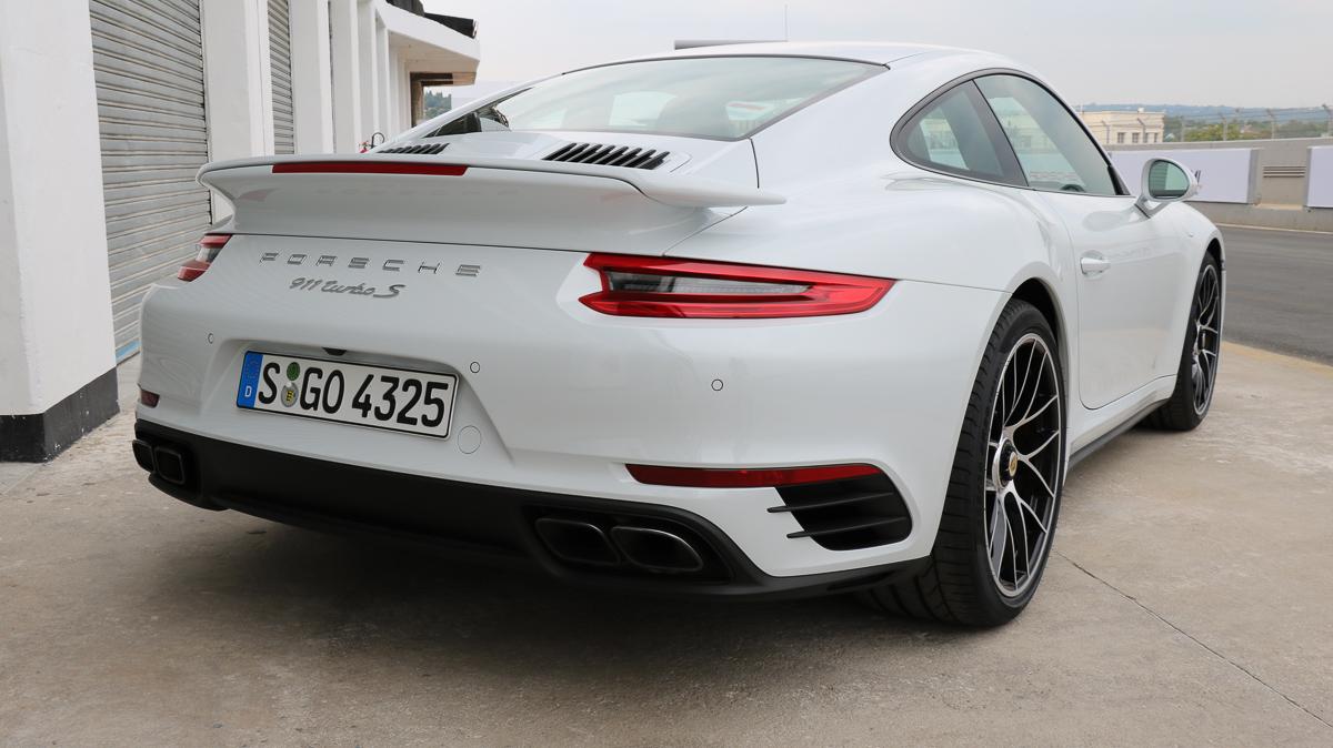 2016-porsche-911-turbo-s-jens-stratmann-9