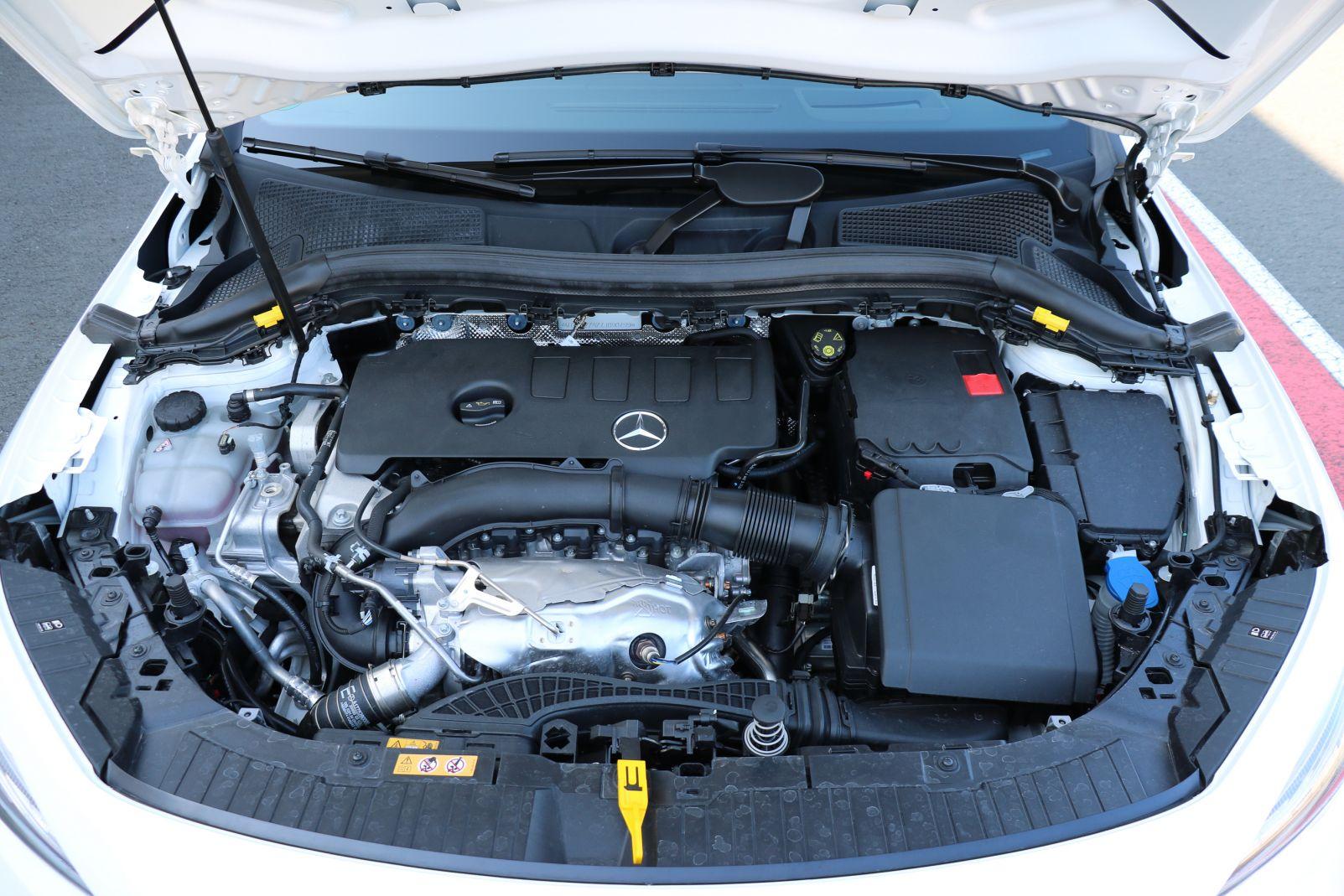 Mercedes-Benz GLA 250 4MATIC Motor