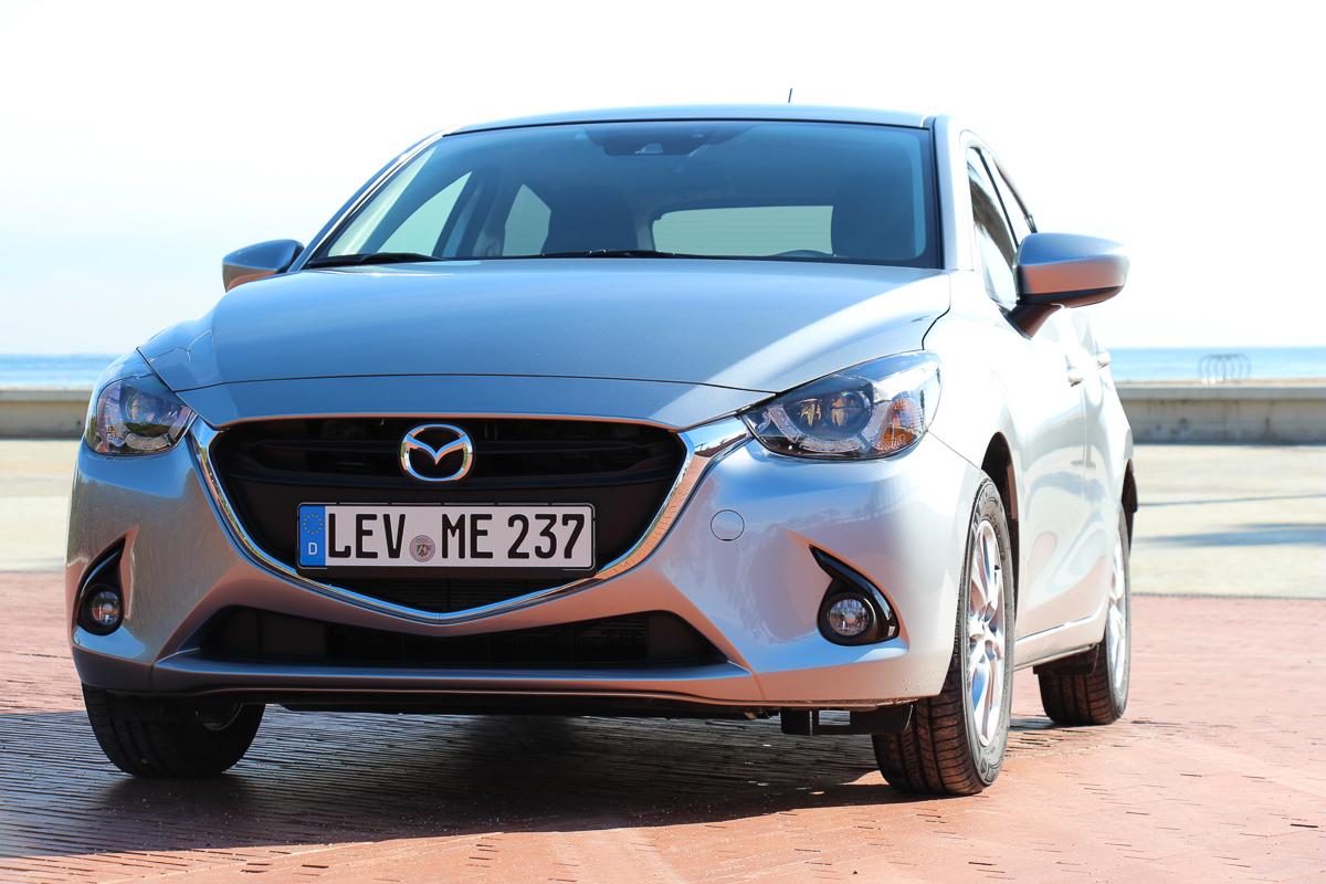 2015-Mazda2-14