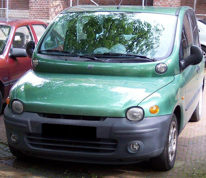 „Fiat Multipla 001“. Lizenziert unter CC BY-SA 3.0 über Wikimedia Commons - http://commons.wikimedia.org/wiki/File:Fiat_Multipla_001.jpg#/media/File:Fiat_Multipla_001.jpg