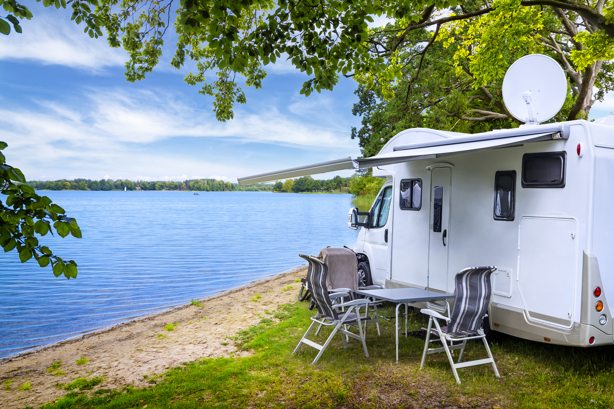 Entspannt in den Urlaub: Diese 3 Versicherungen sollten Camper