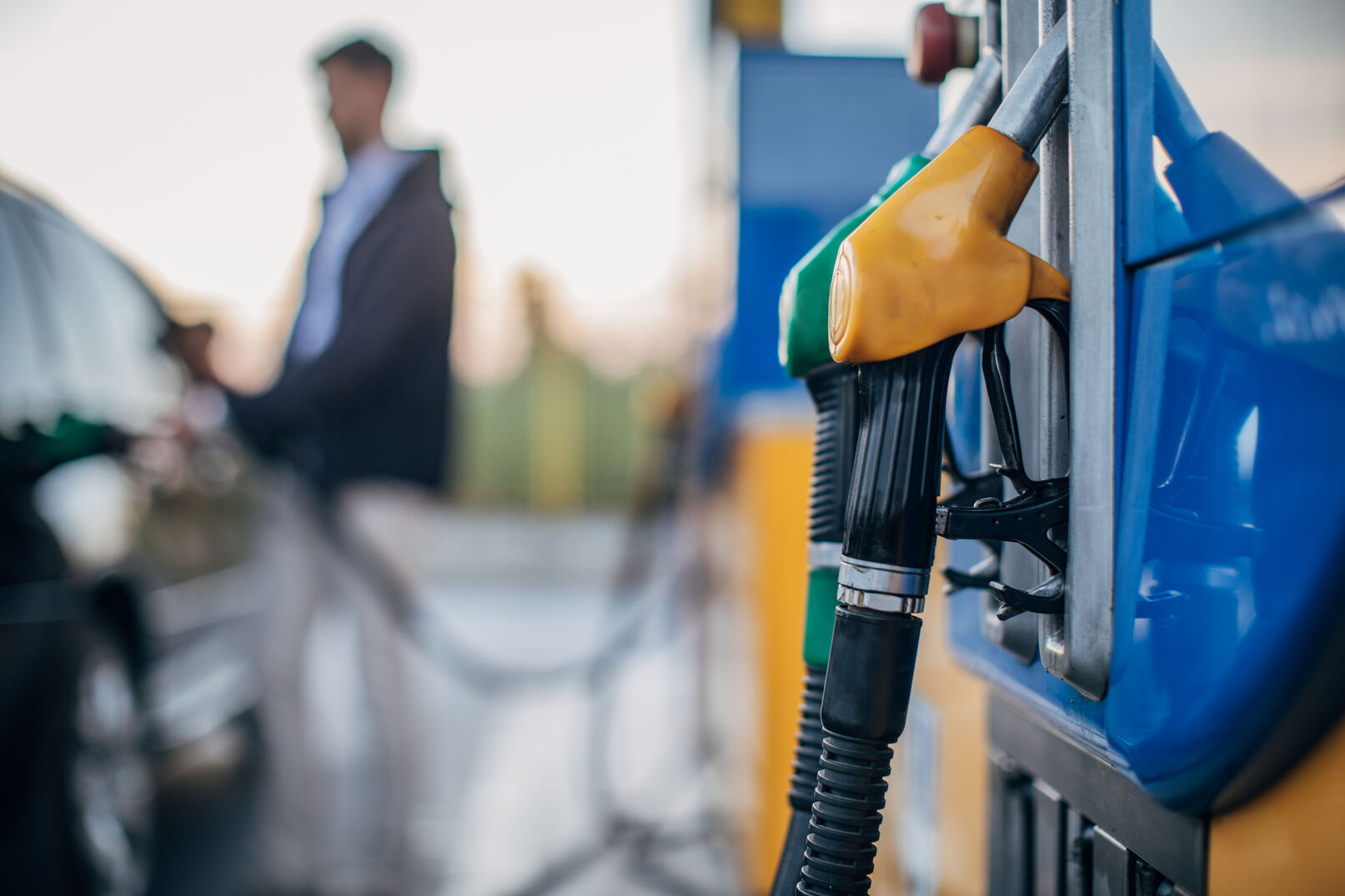 Benzinklau auf die rabiate Art: Diebe bohren Löcher in Autotank