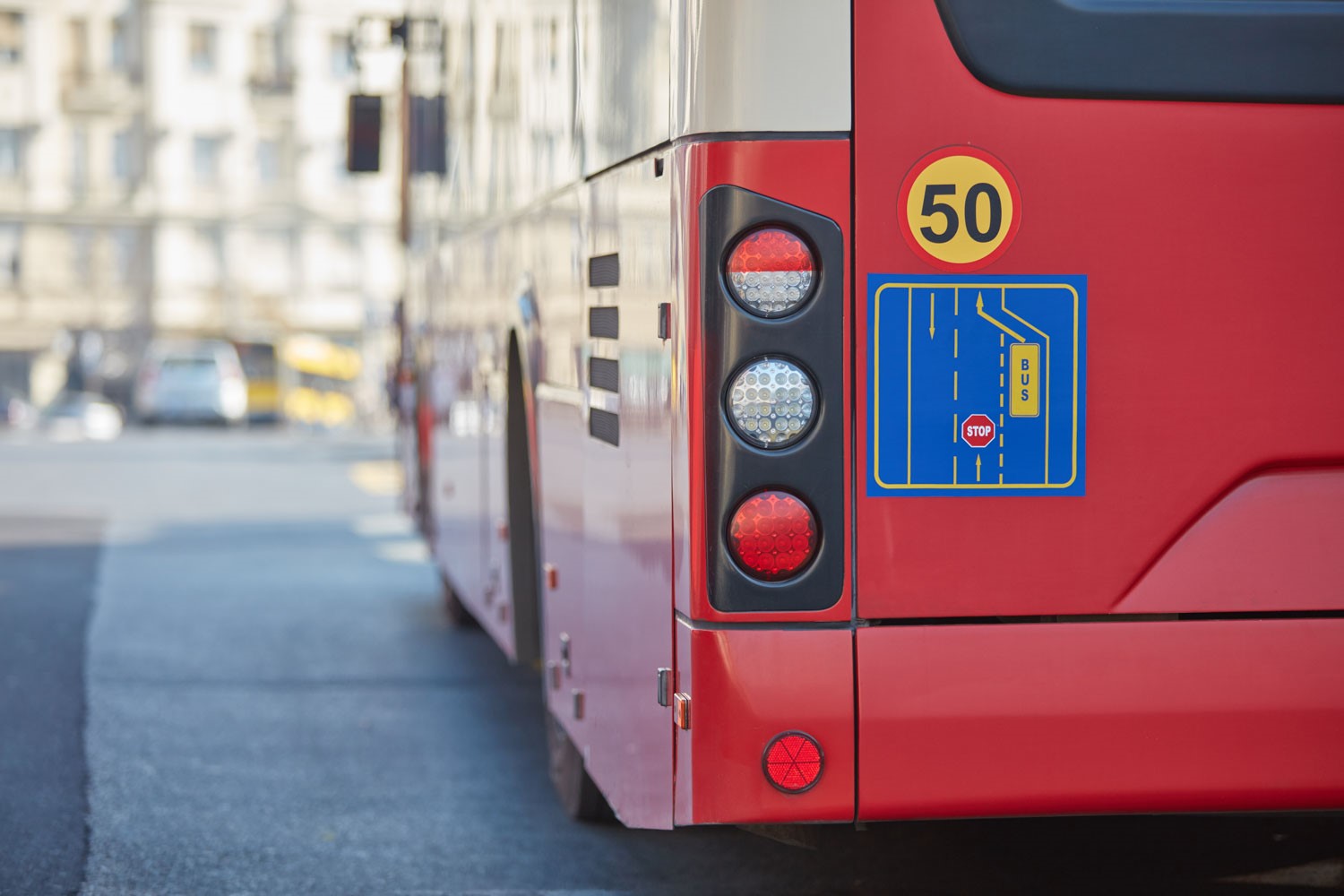 Was Ist In Dieser Situation Richtig Warnblinklicht An Bus Bus mit Warnblinker: Das müssen Sie wissen | R+V