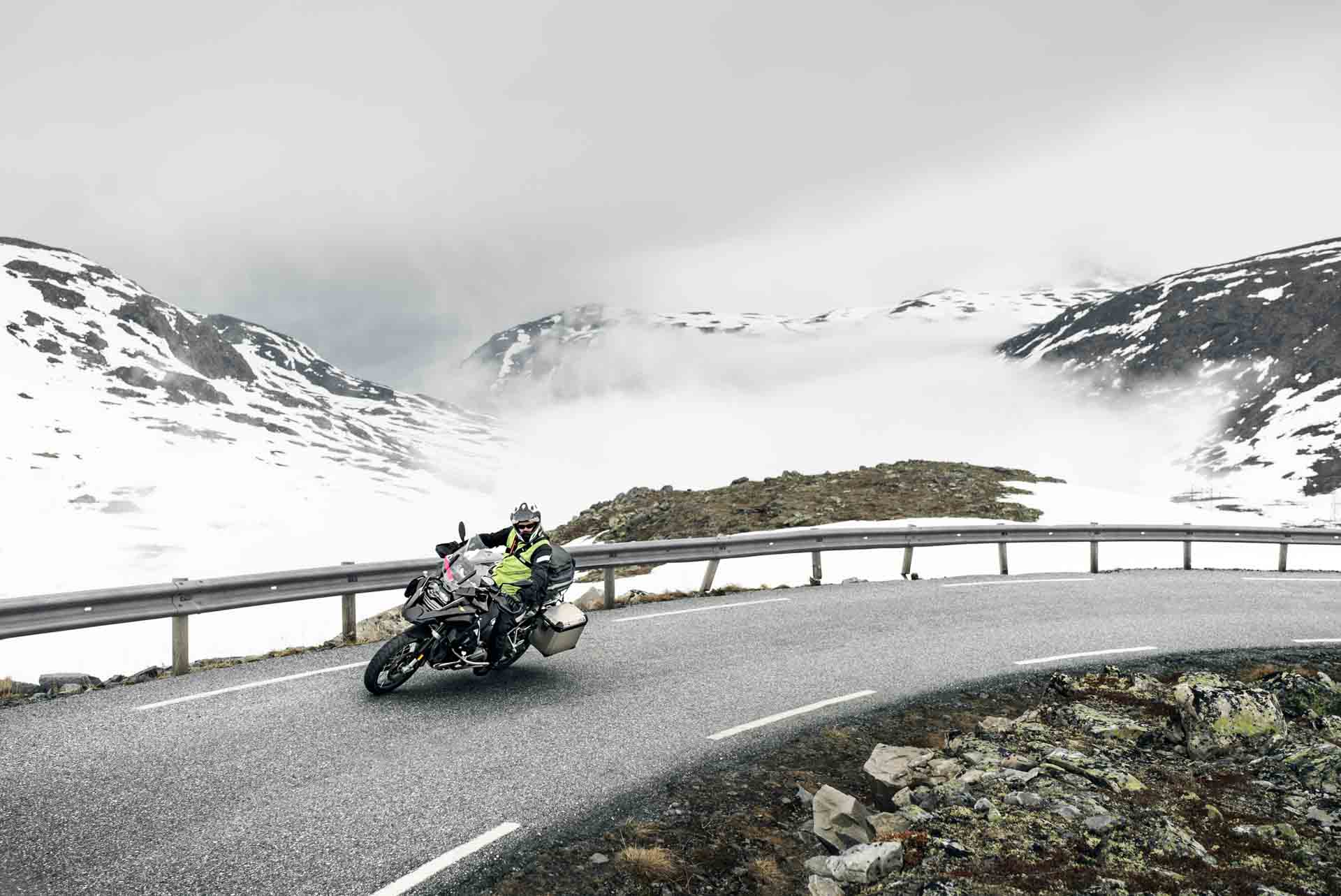 Motorradfahren im Winter: Sicher unterwegs bei Schnee und Eis