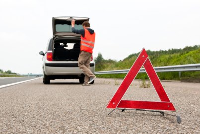 Warndreieck, Ersatzreifen und Co. - was muss unterwegs im Auto sein?